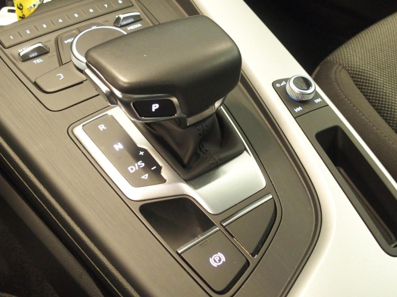 33742421 31 Audi A5 Sportback 2.0 TFSI MHEV, Xenon-Led, S-line, App connect, Cruise controle, stoelverwarming, electrische kofferdeksel