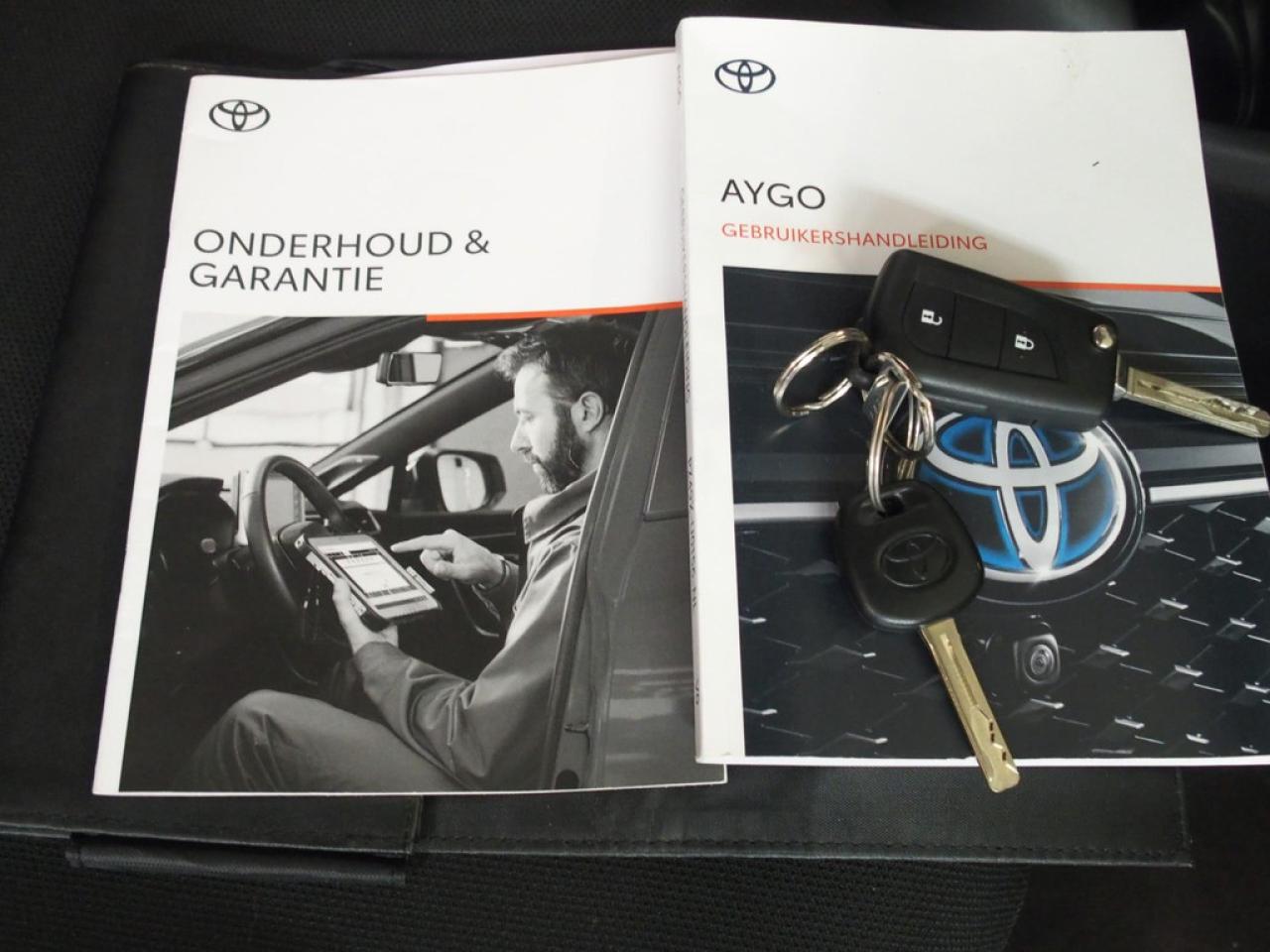 35299479 19 Toyota Aygo 1.0 VVT-i x-fun Airco DAB Radio USB Aux Cruise control