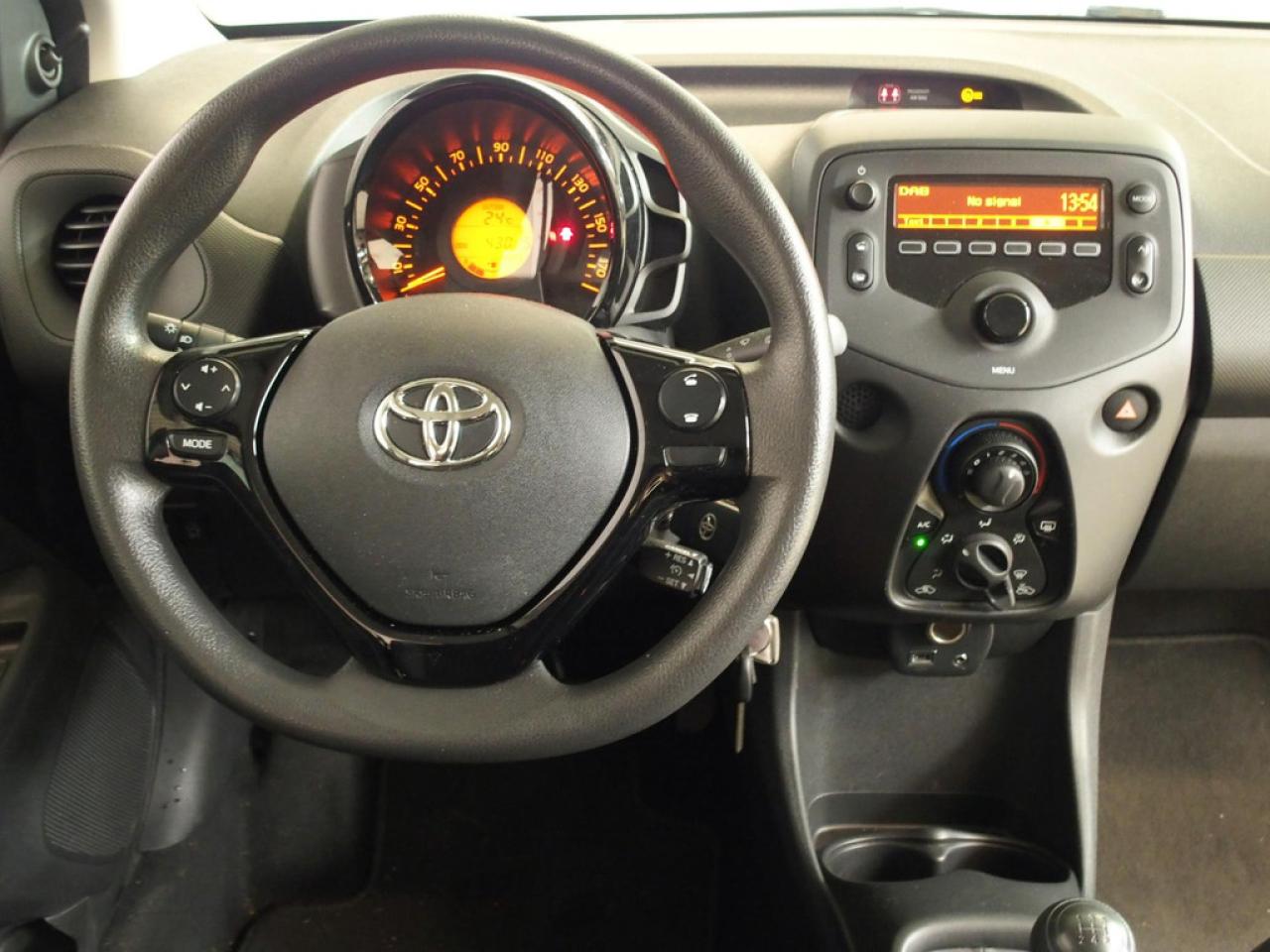 35299479 9 Toyota Aygo 1.0 VVT-i x-fun Airco DAB Radio USB Aux Cruise control