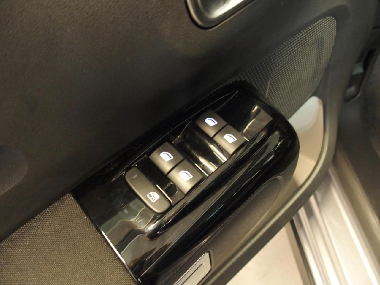 37503662 20 Citroën C3 1.2 PureTech Shine, Keyless Go + Entry, App connect, Stoelverwarming, cruise controle