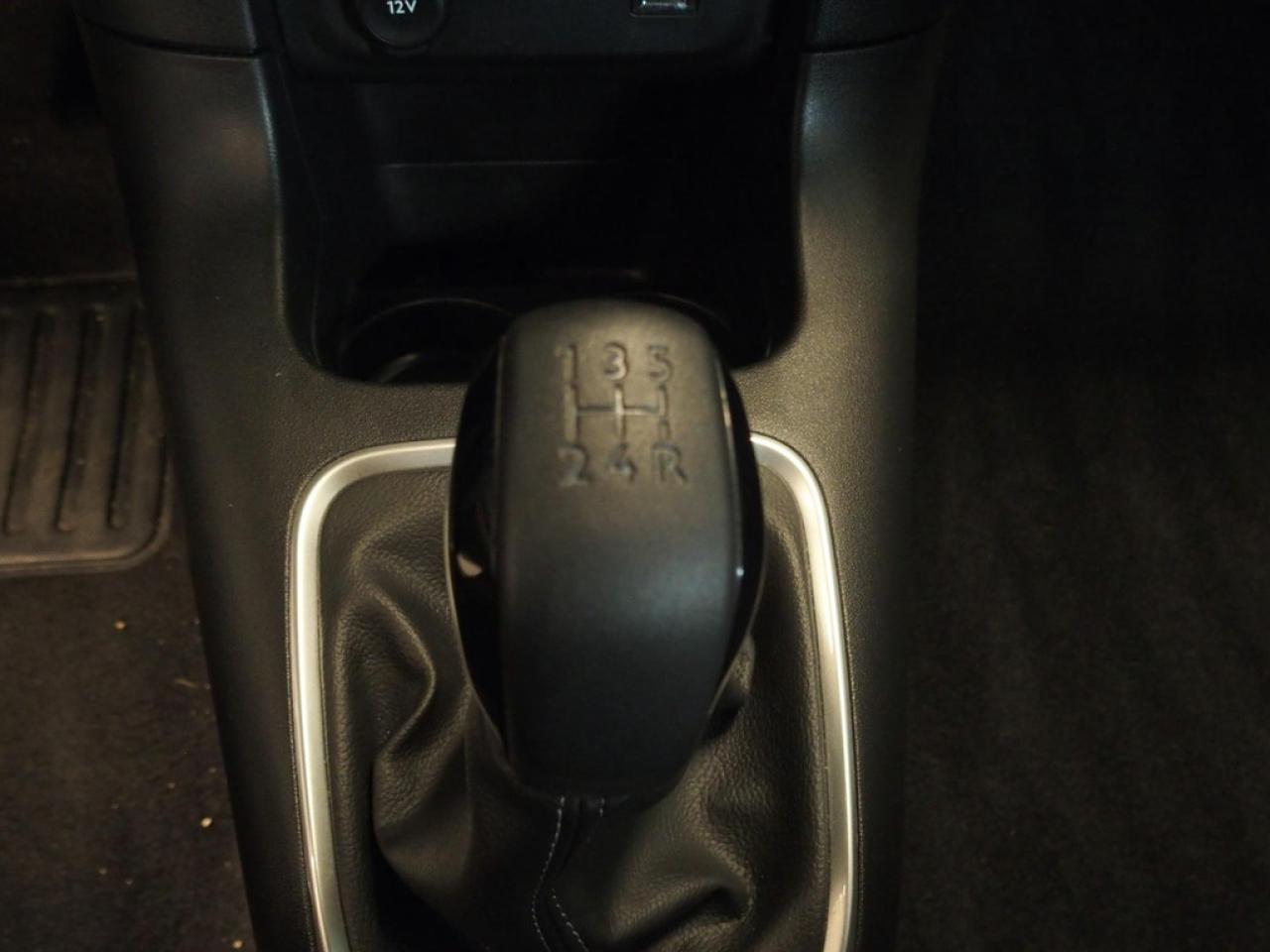 37503662 24 Citroën C3 1.2 PureTech Shine, Keyless Go + Entry, App connect, Stoelverwarming, cruise controle